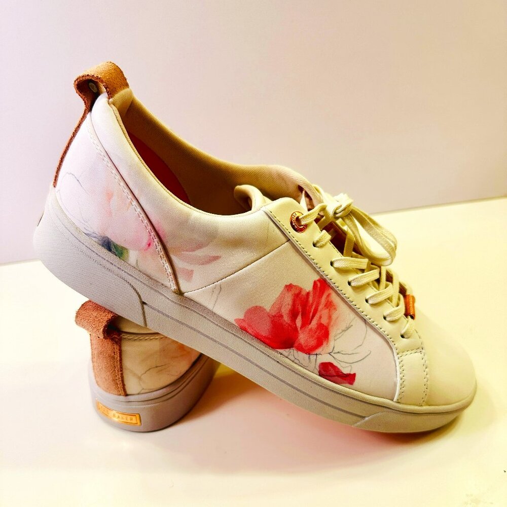 Ted Baker London ORULO‎ White Floral Size 10.5 Tennis Shoes